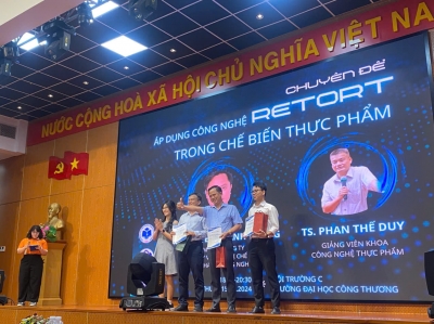 Trọng Nghĩa tham dự hội thảo về nồi tiệt trùng tại trường đại học Công Thương